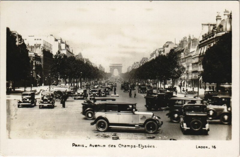 Carte postale ancienne Paris 8e Champs-Elysées