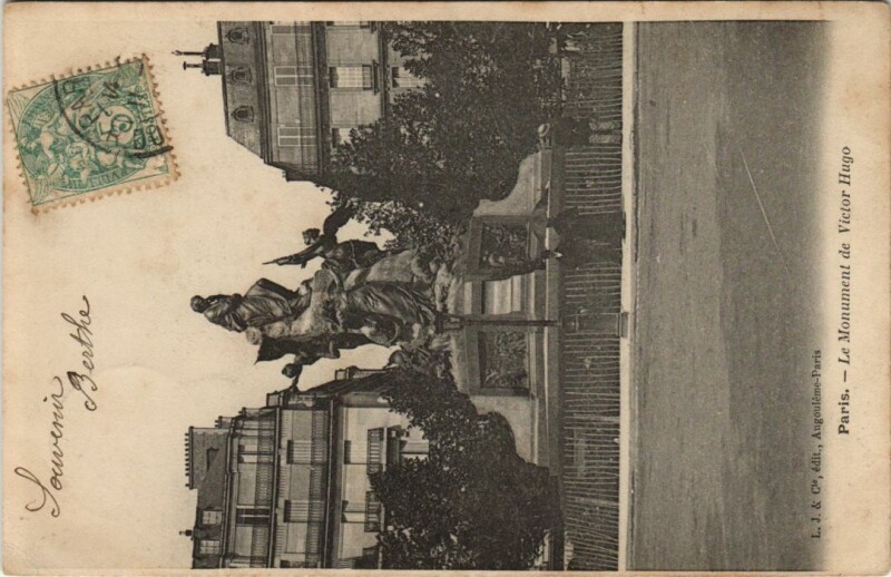 Carte postale ancienne Paris 16e Mon. De Victor Hugo