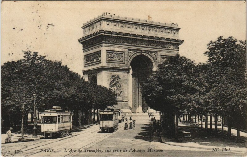 Carte postale ancienne L'Arc de Triomphe, vue prise de l'Avenue Marceau à Paris 16e