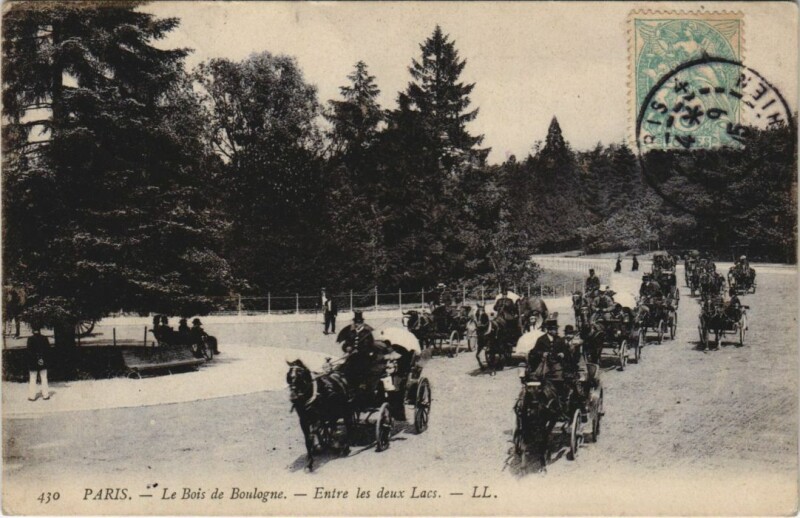 Carte postale ancienne Le Bois de Boulogne - Entre les deux Lacs à Paris 16e