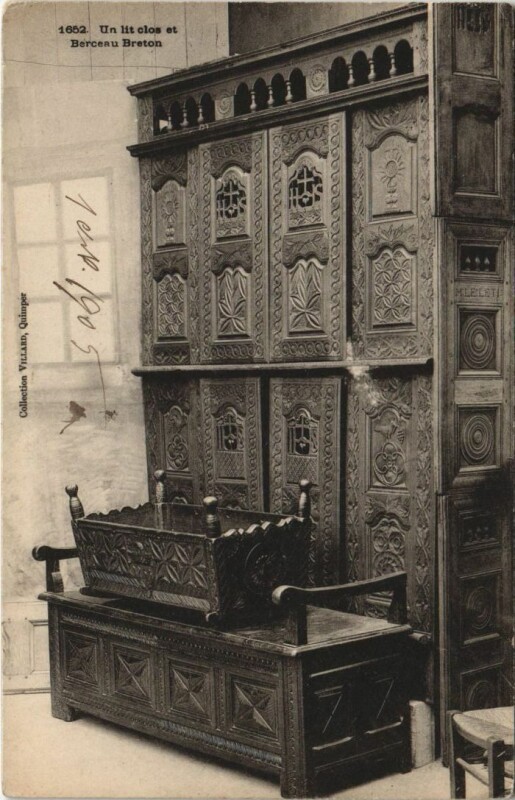 Carte postale ancienne Un Lit Clos et Berceau Breton