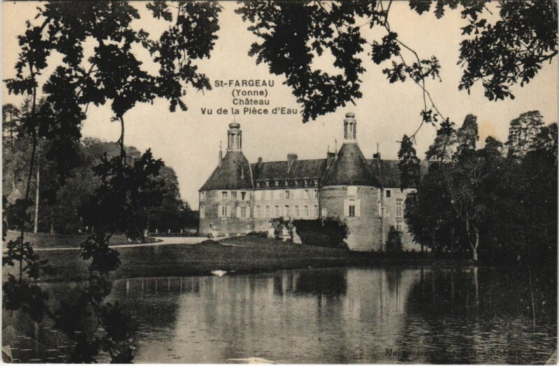 Carte postale ancienne Saint-Fargeau Chateau - Vu de la Piece d'Eau à Saint-Fargeau