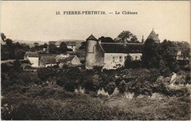 Carte postale ancienne Pierre-Perthuis Le Chateau à Pierre-Perthuis