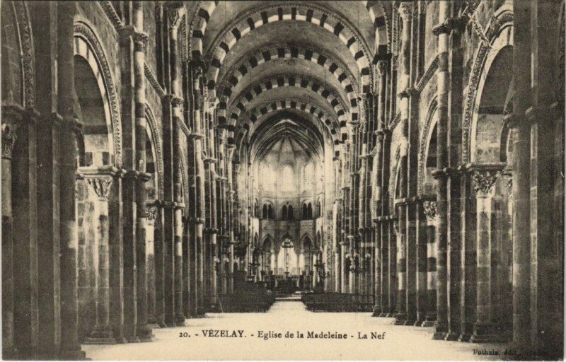 Carte postale ancienne Vezelay Eglise de la Madeleine - La Nef