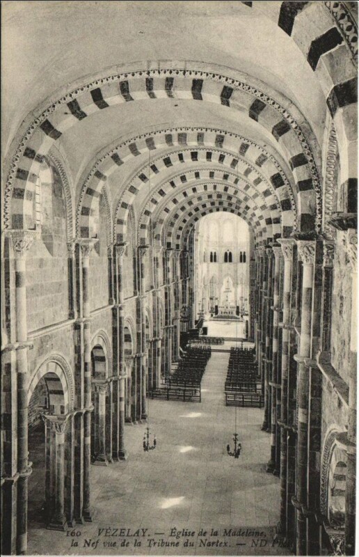 Carte postale ancienne Vezelay Eglise de la Madeleine - La Nef