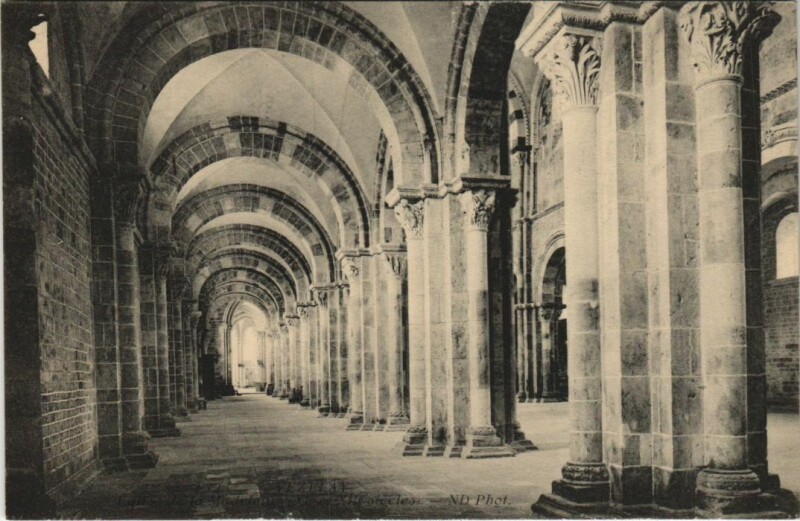 Carte postale ancienne Vezelay Eglise de la Madeleine