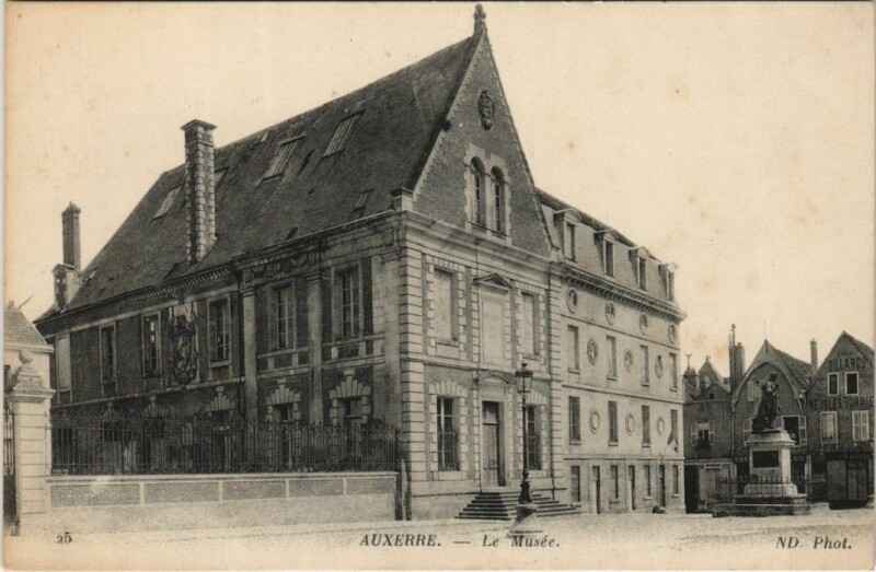 Carte postale ancienne Auxerre Le Musee à Auxerre