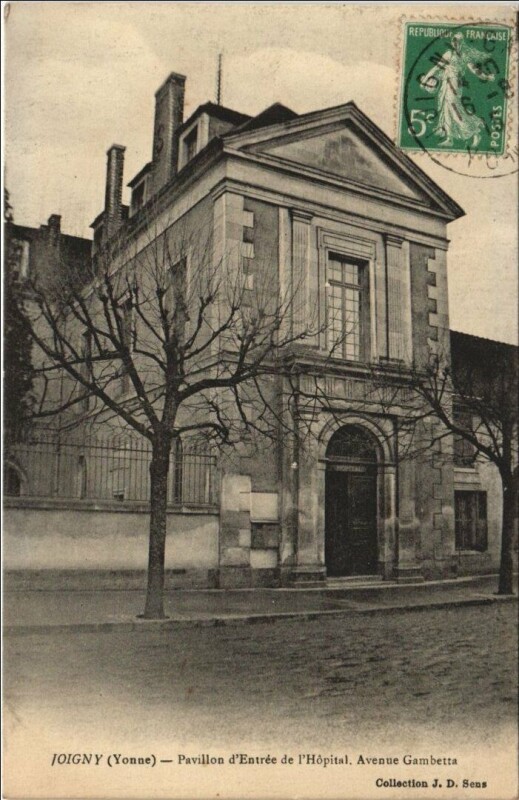 Carte postale ancienne Joigny Pavillon d'Entree de l'Hopital - Avenue Gambetta à Joigny