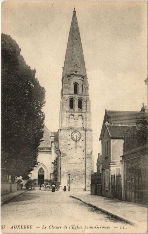 Carte postale ancienne Auxerre Le Clocher de l'Eglise Saint-Germain à Auxerre