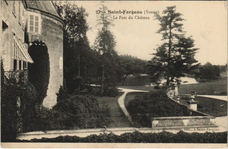 Carte postale ancienne Saint-Fargeau Le Parc du Chateau à Saint-Fargeau