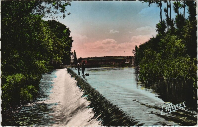 Carte postale ancienne Vincelles Le Deversoir du Moulin à Vincelles