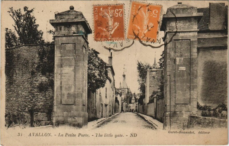 Carte postale ancienne Avallon La Petite Porte à Avallon