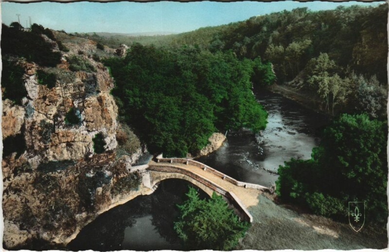 Carte postale ancienne Pierre-Perthuis Le Vieux Ponts à Pierre-Perthuis