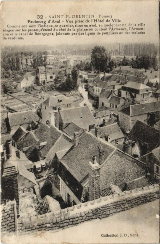 Carte postale ancienne Saint-Florentin Faubourg d'Aval - Vue prise de l'Hotel de Ville à Saint-Florentin
