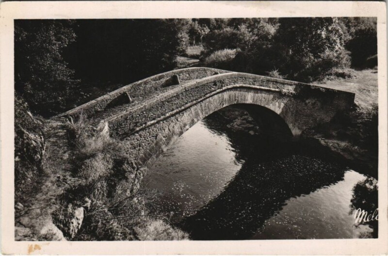 Carte postale ancienne Pierre-Perthuis Vallee de la Cure - Le Pont Romain à Pierre-Perthuis
