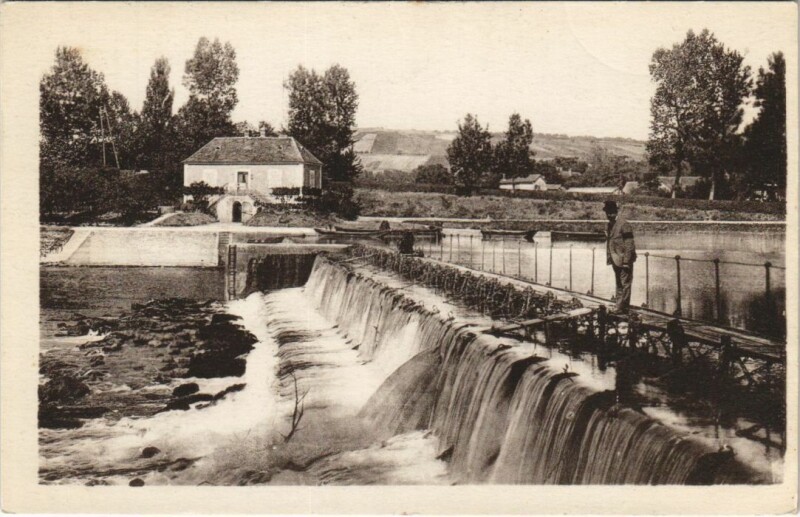 Carte postale ancienne Joigny Le Barrage d'Epizy à Joigny