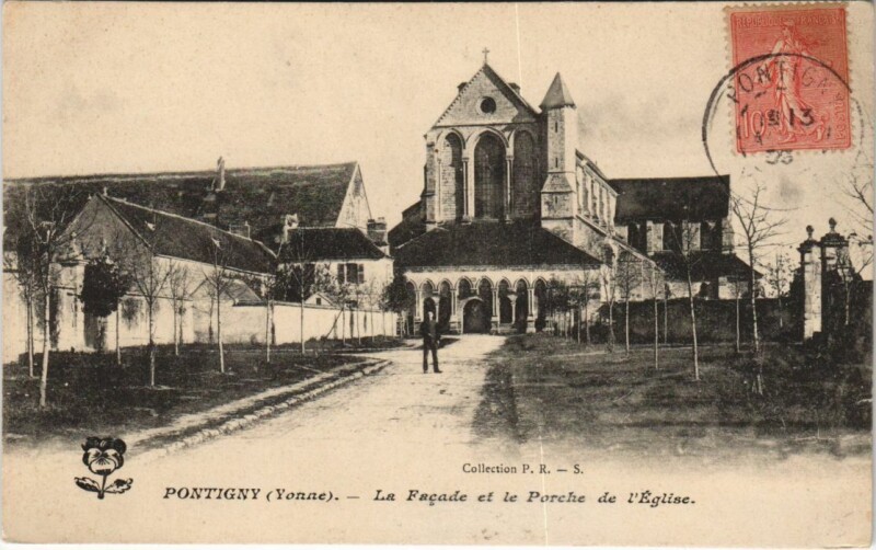 Carte postale ancienne Pontigny La Facede et le Porche de l'Eglise à Pontigny