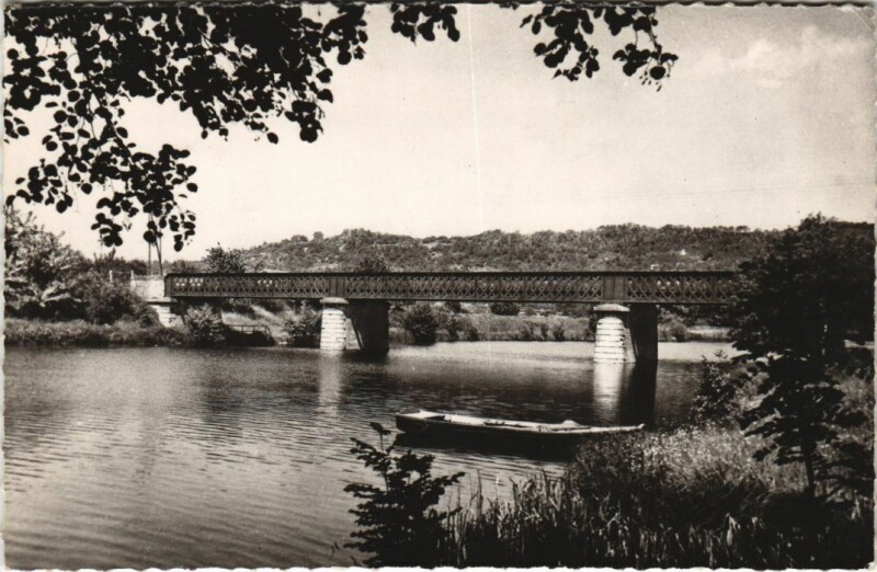 Carte postale ancienne Vermenton Les Bords de la Cure à Vermenton