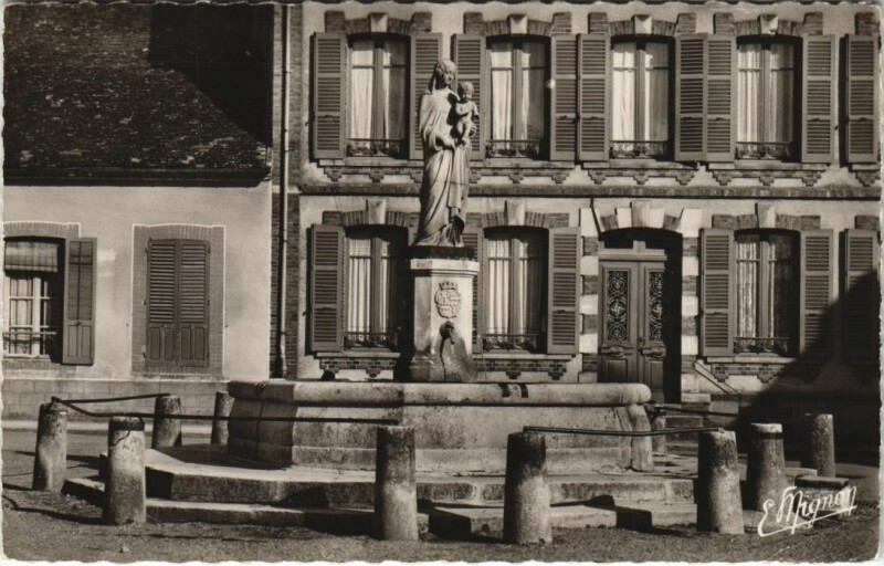 Carte postale ancienne Dixmont La Fontaine à Dixmont