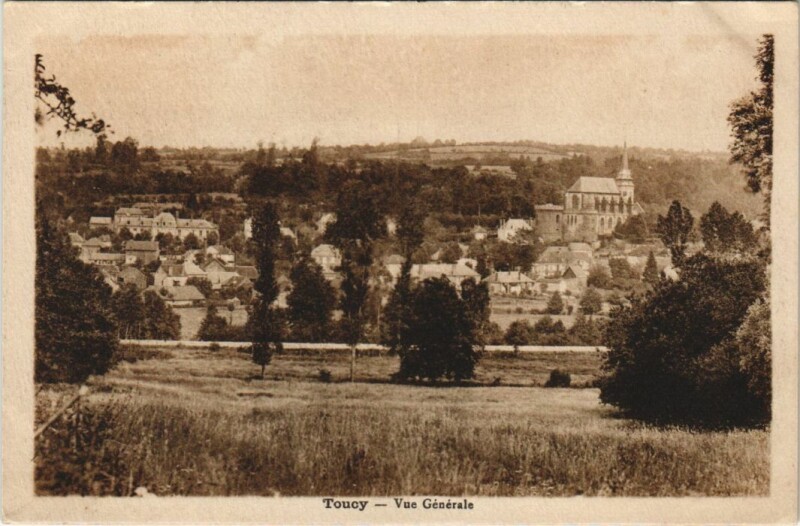 Carte postale ancienne Toucy Vue Generale à Toucy