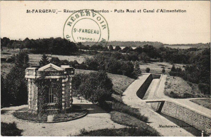 Carte postale ancienne Saint-Fargeau Reservoir de Bourdon - Puits Aval et Canal à Saint-Fargeau