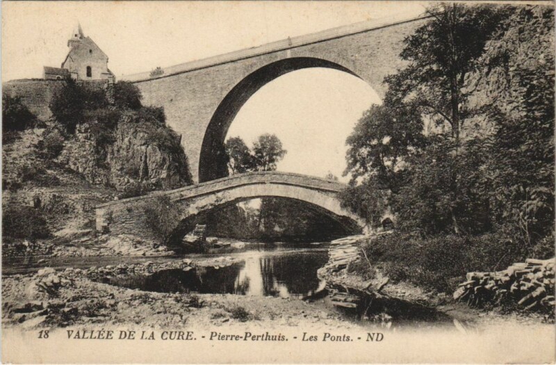 Carte postale ancienne Pierre-Perthuis Les Ponts - Vallee de la Cure à Pierre-Perthuis