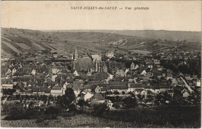 Carte postale ancienne Saint-Julien-du-Sault Vue Generale à Saint-Julien-du-Sault