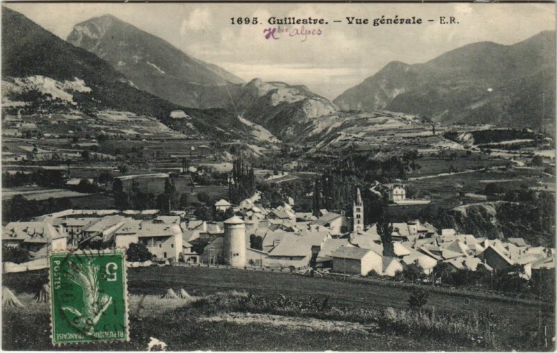 Carte postale ancienne Guillestre Vue Generale à Guillestre