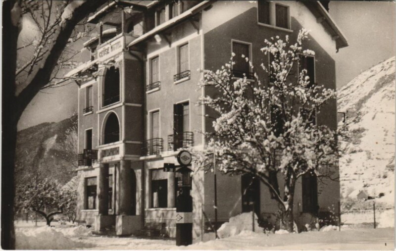 Carte postale ancienne La Roche-des-Arnauds Ceuse-Hotel à La Roche-des-Arnauds