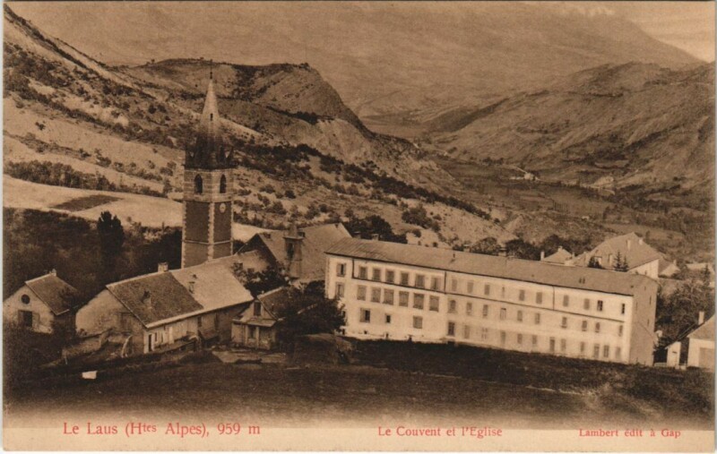Carte postale ancienne Saint-Etienne-Le-Laus Le Couvent et l'Eglise