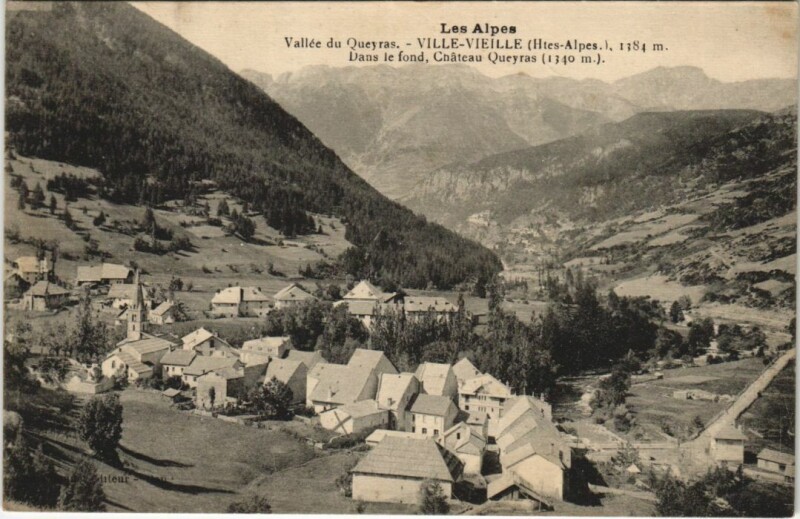 Carte postale ancienne Chateau-Ville-Vieille Ville-Vieille - Vue - Chateau Queyras