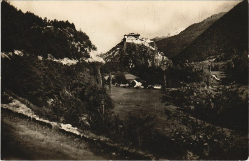 Carte postale ancienne Chateau Queyras - Vue Generale et le Fort