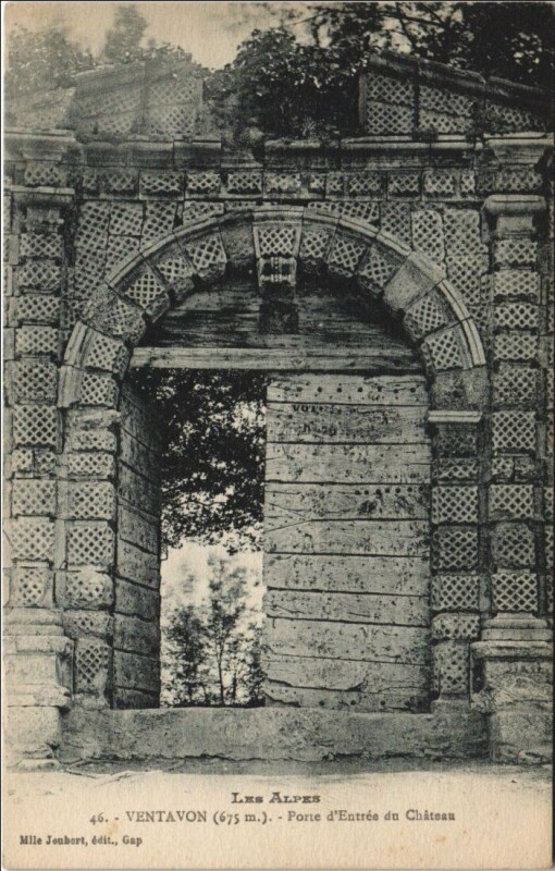 Carte postale ancienne Ventavon Porte d'Entree du Chateau à Ventavon