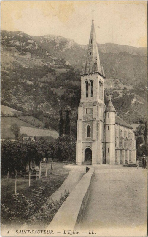 Carte postale ancienne Saint-Sauveur L'Eglise à Saint-Sauveur