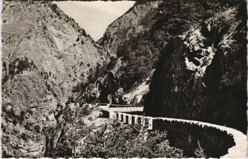 Carte postale ancienne Vallee de Queyras - Les Gorges du Guil