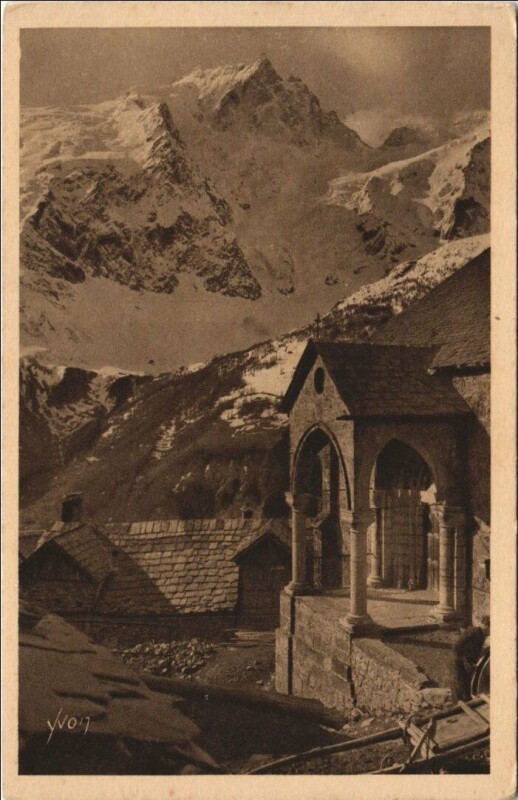 Carte postale ancienne La Grave La Meije - Vue des Terrasses - Vieille Eglise Romane à La Grave