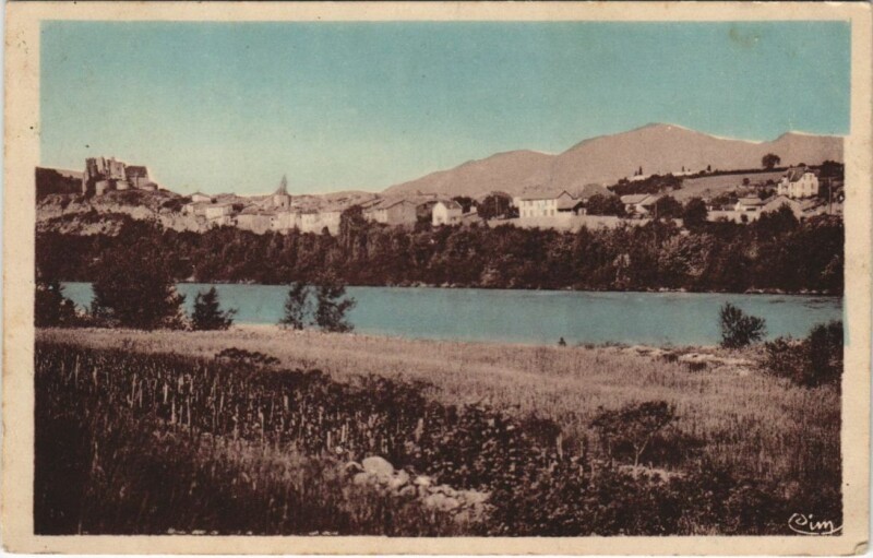Carte postale ancienne Tallard Vue Generale et la Durance à Tallard