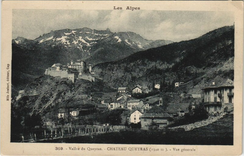 Carte postale ancienne Vallee de Queyras - Chateau Queyras - Vue Generale