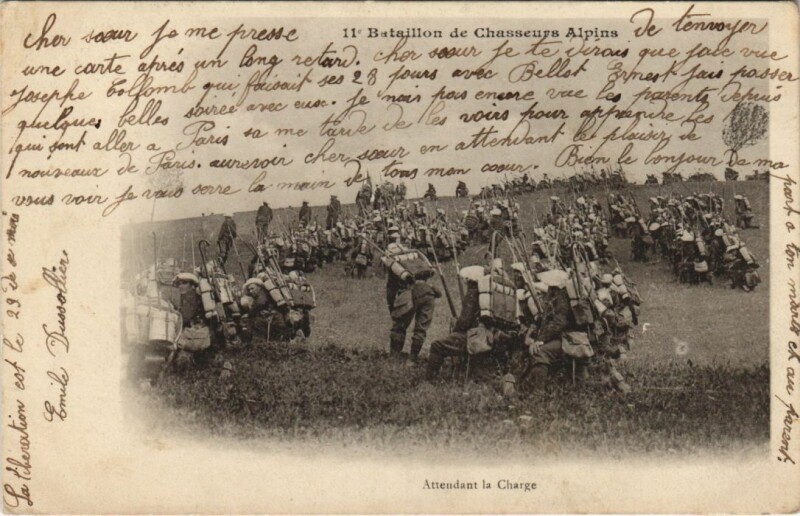 Carte postale ancienne 11. Bataillon de Chasseurs Alpins - Attendant la Charge