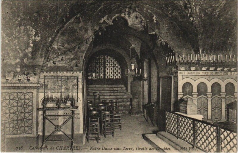 Carte postale ancienne Chartres Cathedrale N.-D. Sous Terre France à Chartres
