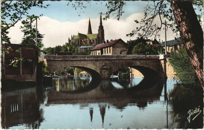 Carte postale ancienne Chartres L'Eure au Pont Neuf France à Chartres