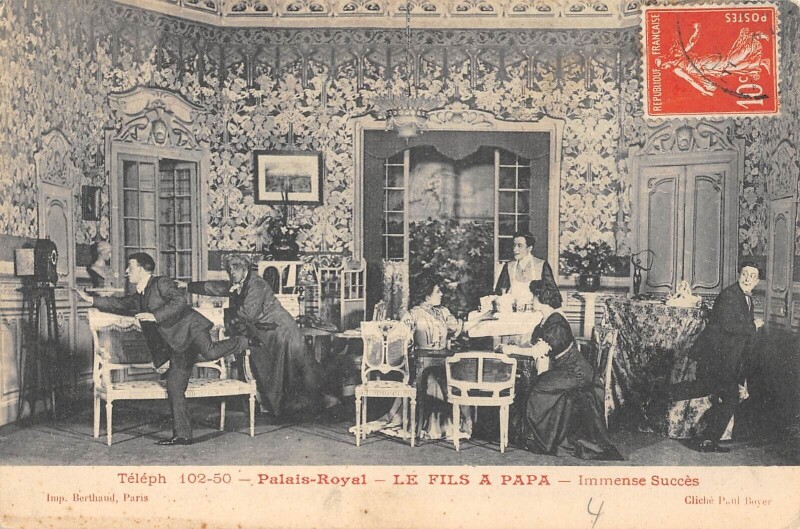 Carte postale ancienne Paris 1er arrt Paris Palais Royal Le Fail A Papa à Paris 1er