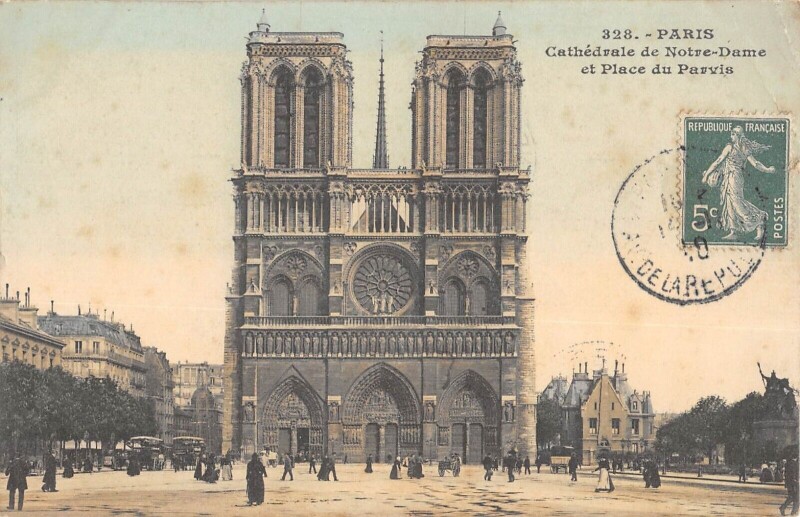 Carte postale ancienne Paris IVe Paris Cathedrale De Notre Dame Et Place Du Parvis à Paris 4e