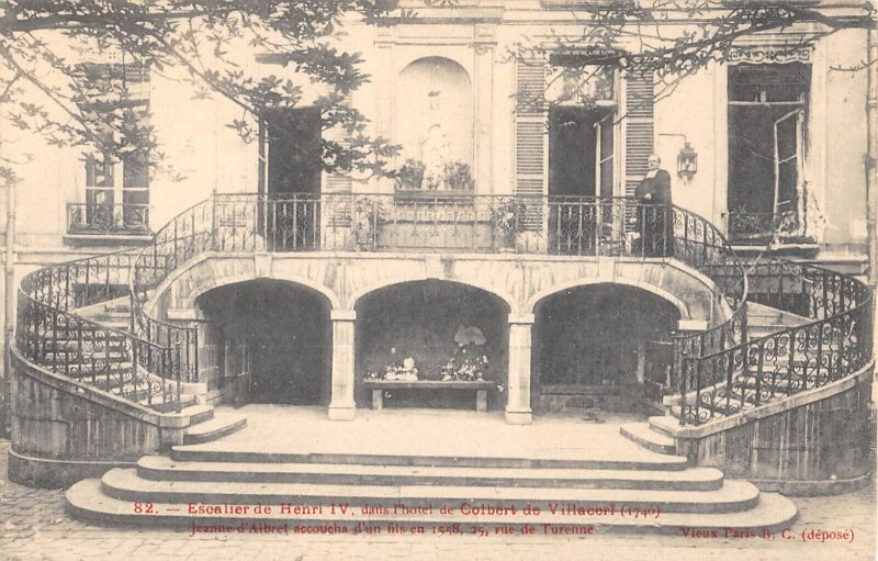 Carte postale ancienne Paris IVe Paris Rue Turenne Escalier Henri Iv Hotel Colbert De Villacerf à Paris 4e