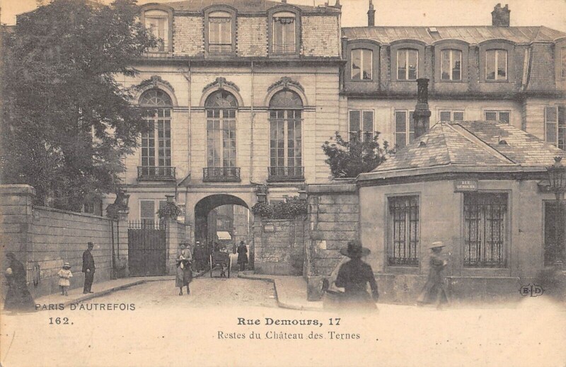 Carte postale ancienne Rue Demours - Restes du Château des Ternes à Paris 17e