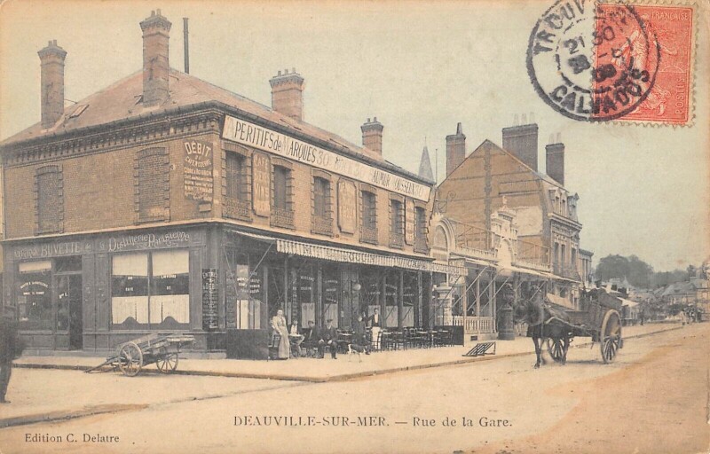 Carte postale ancienne Deauville Sur Mer Rue De La Gare à Deauville
