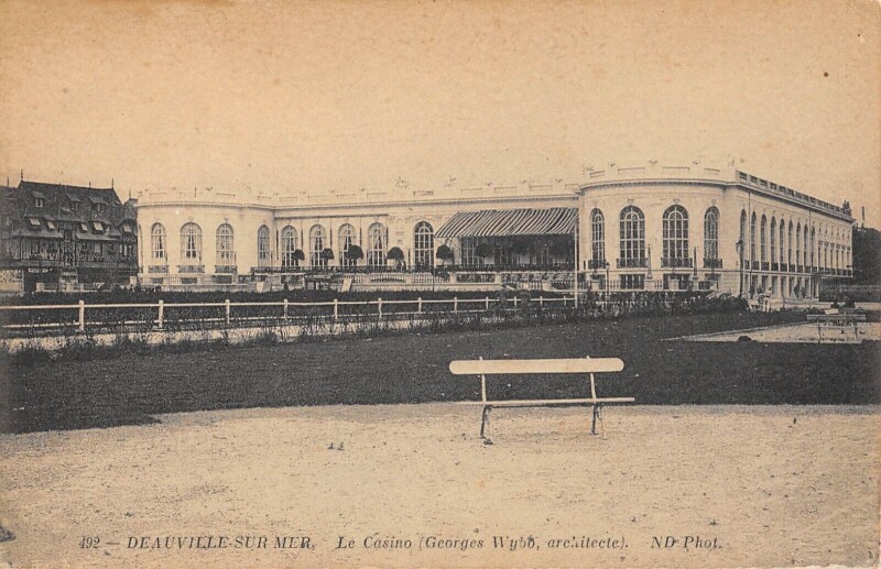 Carte postale ancienne Deauville Sur Mer Le Casino à Deauville
