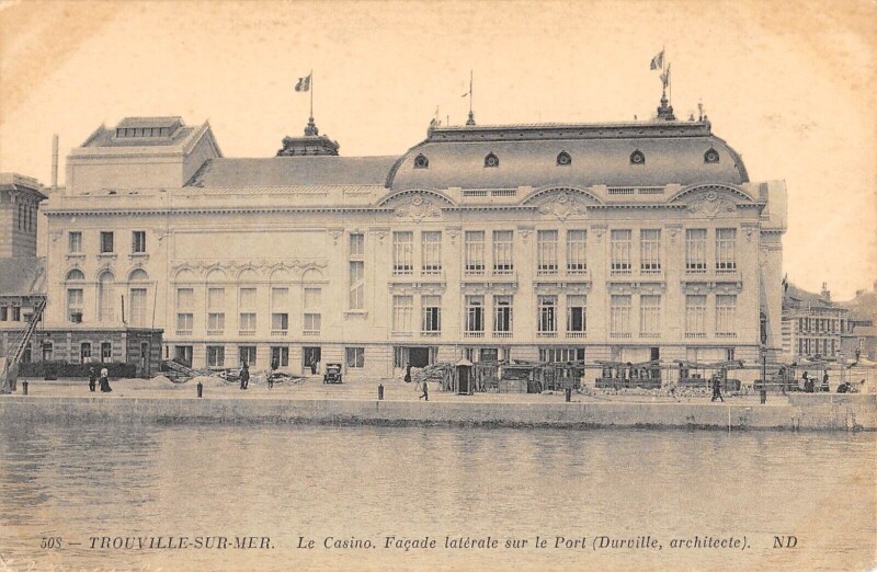Carte postale ancienne Trouville Sur Mer Le Casino Facade Laterale Sur E Port à Trouville-sur-Mer