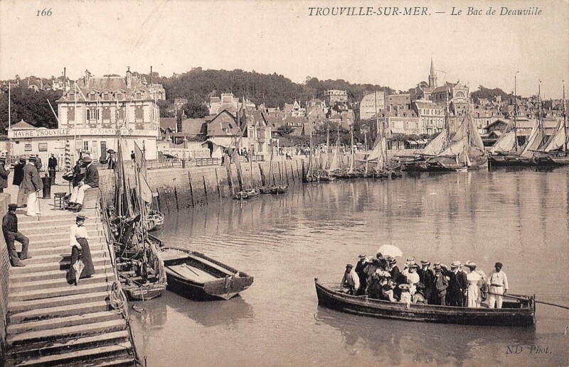 Carte postale ancienne Trouville Sur Mer Le Bac De Deauville à Deauville