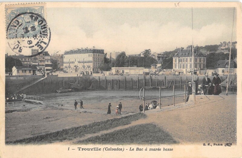 Carte postale ancienne Trouville Le Bac A Maree Basse
